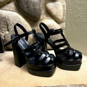 Black leather Platforms by SODA SZ 7 NEW